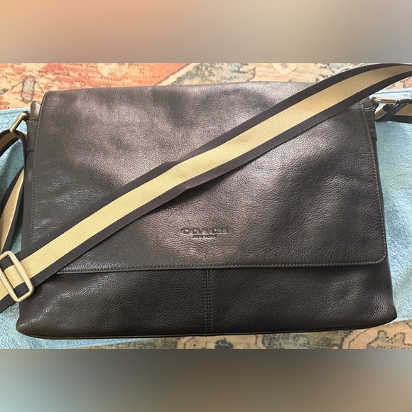 Coach men’s messenger bag - Picture 1 of 3